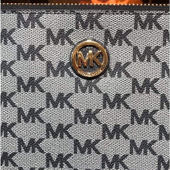 Michael Kors Signature Coated Canvas Wristlet - Picture 12 of 17